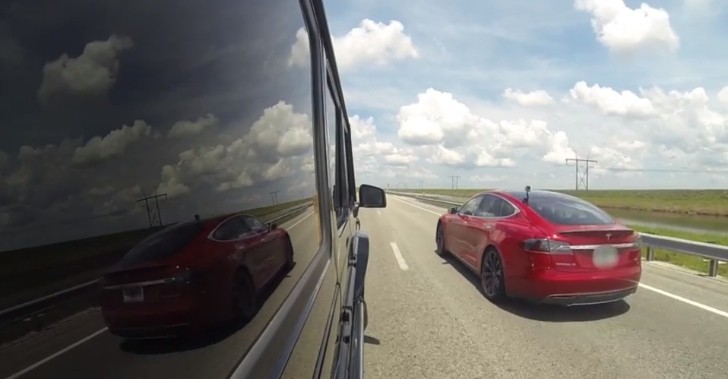 Drag Race: Tesla Model S Is Faster than a G 63 AMG