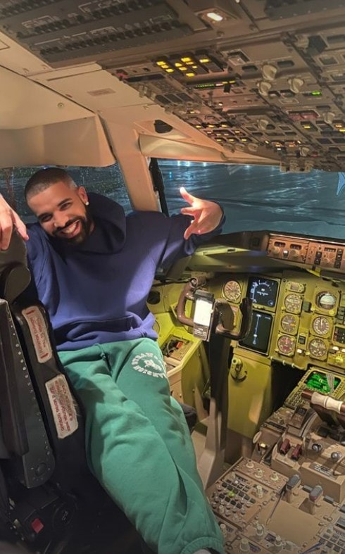 Drake Sits in the Cockpit of His Jet, Pays Tribute to Virgil Abloh for  Designing It - autoevolution