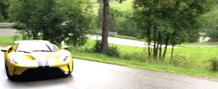 Drifting 2018 Ford GT Flies Past Porsche 911 R