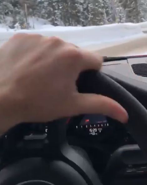Drifting A Porsche 911 Gt2 Rs With One Hand Looks Easy Autoevolution