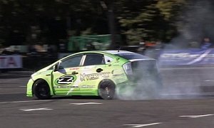 Drifting Toyota Prius Puts Up a Show at Tokyo Auto Salon 2015