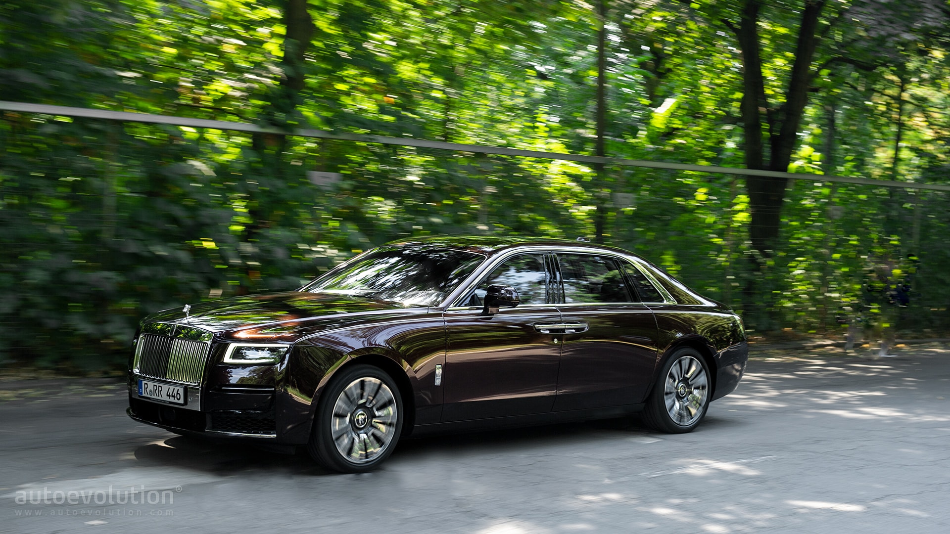 2021 Rolls-Royce Ghost Stretches Its Wheelbase, Becomes The Ghost Extended