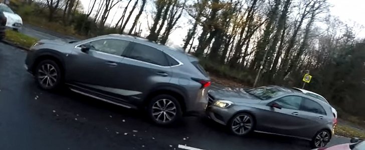 Driver crashes right after boasting of being able to drive "safely" while on his phone