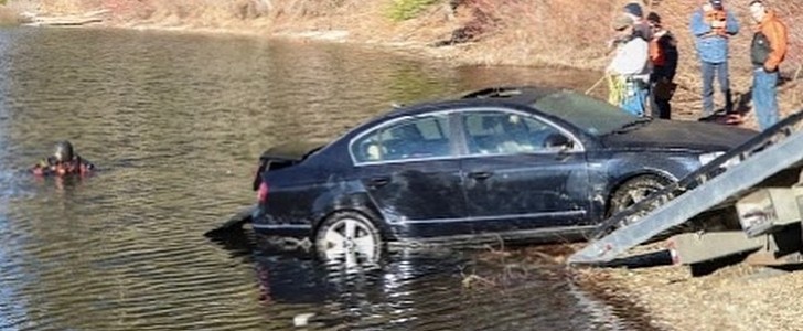 The car was pulled from the lake by emergency teams