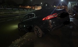 Driver Ends Up in a Canal Because That’s Where the Navigation App Told Him to Go