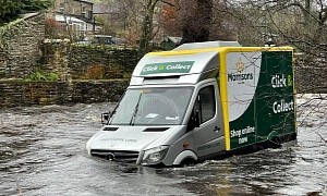 Driver Ends Up in a River Because That’s Where Navigation Told Him to Go