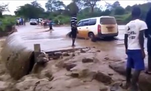 Driver Goes Through Flood Torrent, Finds Out Why Noah Used an Ark and Not a Car