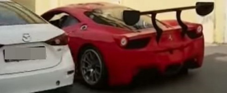 Ferrari vs. Mazda, Ferrari loses door