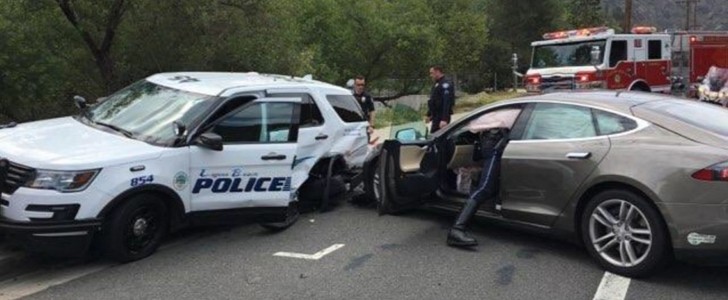 Tesla Model S on Autopilot crashed against patrol car