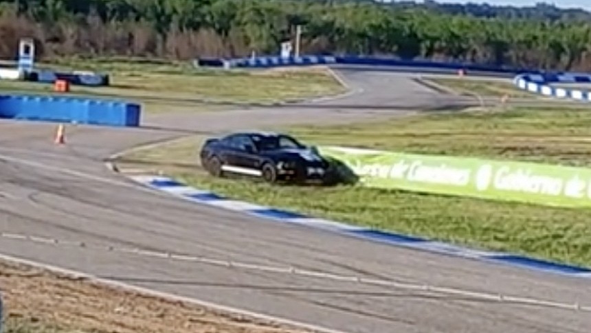 Ford Mustang crashes during track day