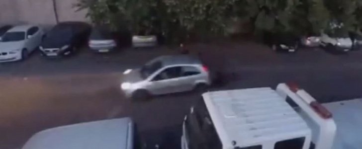 Ford Fiesta driver is hailed a hero for stopping moped thieves from stealing a bike