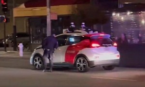 Driverless GM Cruise Car Gets Pulled Over by the Cops, Makes a Run for It