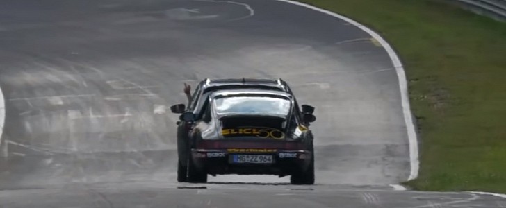 Skoda driver blocks Porsche 911 on the Nurburgring, shows obscene gesture on the window