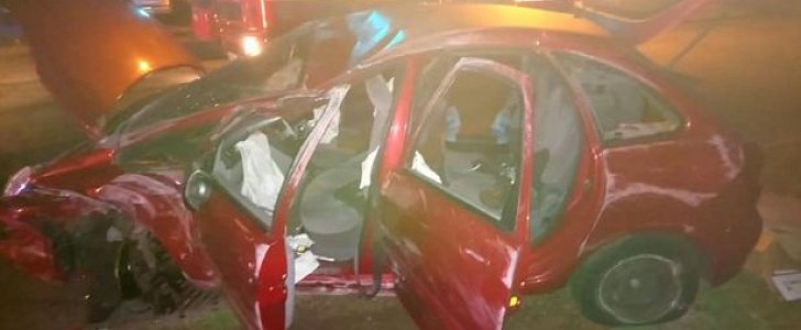 Citroen Picasso stuffed with 10 occupants totaled in crash with stationary cars