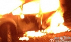 Drunk Driver in GT-R Causes Fatal Accident in China - EV Taxi Catches Fire