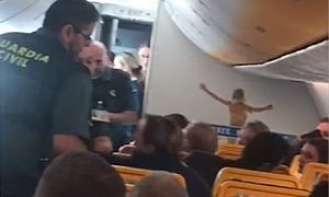 Drunk Woman Dragged Off Ryanair Flight to Spain, Passengers Cheer