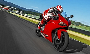 Ducati 899 Panigale Price Announced, First Commercial Surfaces