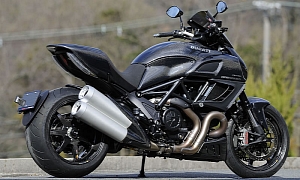 Ducati Diavel Fully Covered in Magical Racing Carbon