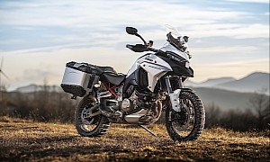Ducati Multistrada V4 S Gets Easier to Lift Off the Stand Thanks to a Free Feature