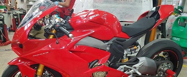 Leaked Ducati Panigale V4
