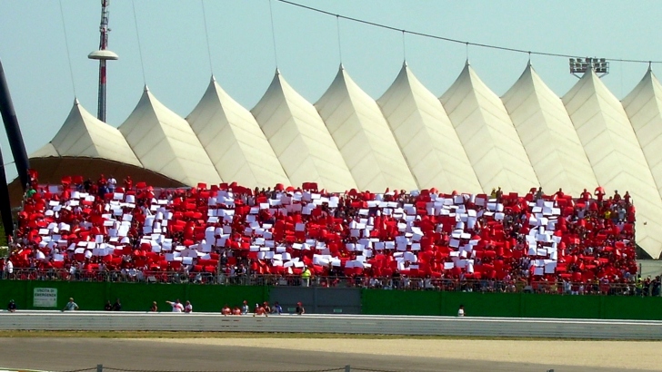 Ducati prepares 5 grandstands for the 2013 WSBK