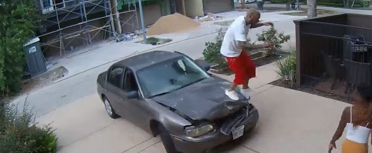 Dude does quick body shop job in empty driveway