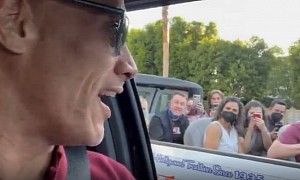 Dwayne "The Rock" Johnson Surprises People, Star-Crashes a Hollywood Tour Bus