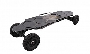 Black Rover E-Skateboard Packs a Punch With 1000W Motors and 25 MPH Top Speed