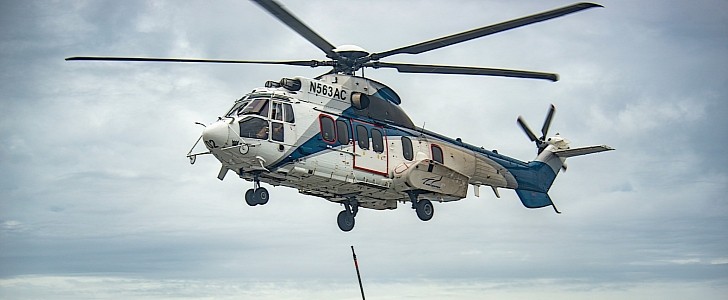 EC-225 Super Puma dropping cargo on the deck of the USS Ronald Reagan