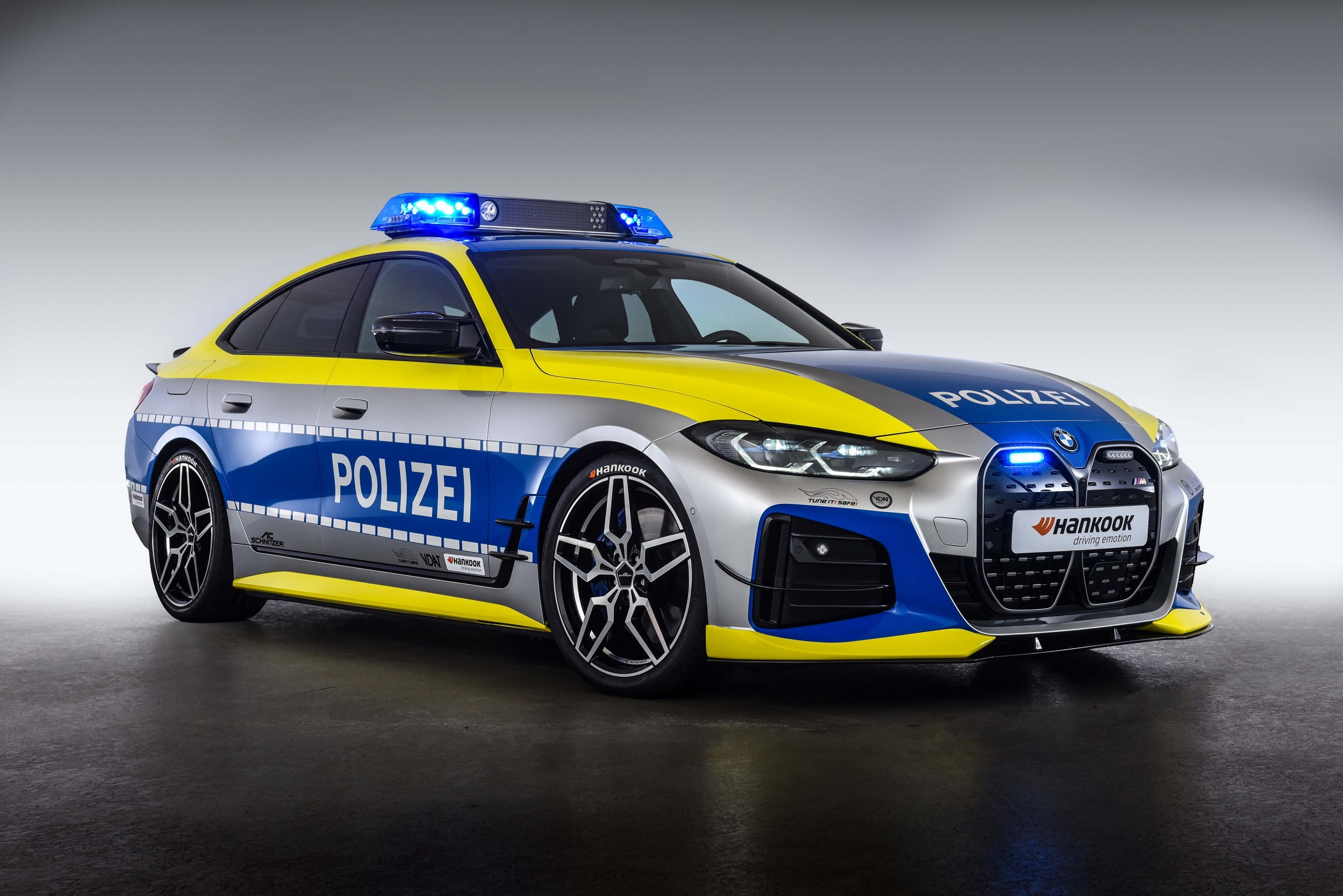 Eins, Zwei, Not-a-Polizei: BMW i4 Cop Car Is a Demo, Police