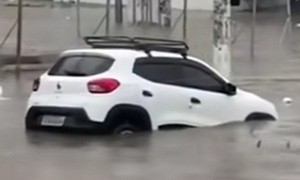 Hydrolock? Either Renault Is Making Amphibian Cars, or This Is a Pretty Lucky Driver