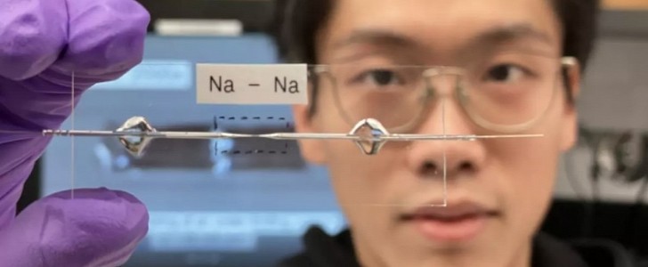 transparent capillary cell to optimize sodium batteries