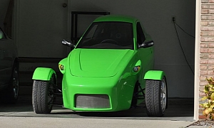 Elio 3-Wheeler Advertises 84 MPG, Shows Up at CES 2014, Announced for Q1 2015