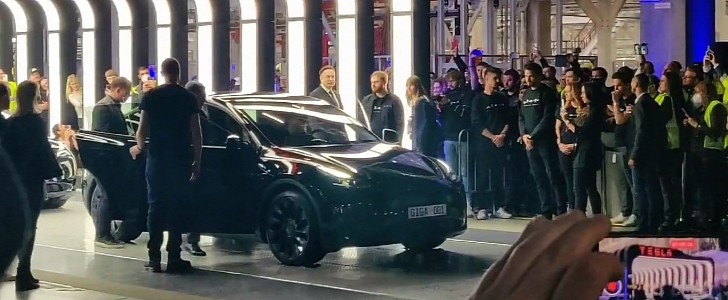 Elon Musk in the new Gigafactory in Berlin