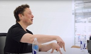 Elon Musk Says Daimler Saved Tesla, Not the American Taxpayer