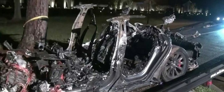 2019 Tesla Model S crashed and burned down in Texas on April 17, 2021, and police said no one was driving at the moment of collision