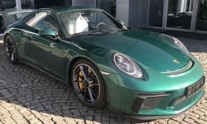 Emerald Green Metallic 2018 Porsche 911 GT3 Lands in Bulgaria