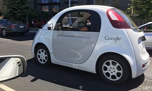Encounter Between Google Self-Driving Car and Cyclist Shows a Glimpse of the Future