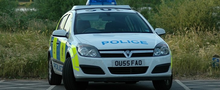 Bedfordshire Police Vauxhall Astra patrol car