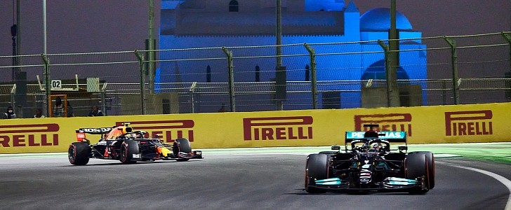 Lewis Hamilton and Max Verstappen on the Jeddah Street Circuit