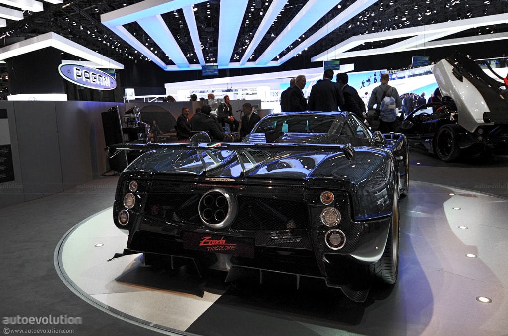 The four tailpipes from the regular Zonda are also featured on the Tricolore edition