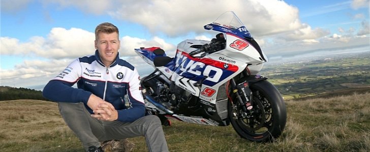 Ian Hutchinson and his Tyco BMW S1000RR