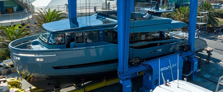 Extra Yachts launches Extra X76 Loft crossover yacht