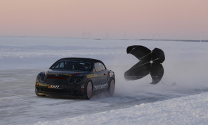Extreme Bentley Supersports Convertible Takes Speed Record on Sheet Ice