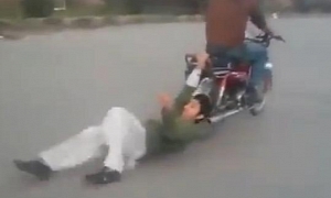 Extreme Dangerous Moto Stunts in Pakistan