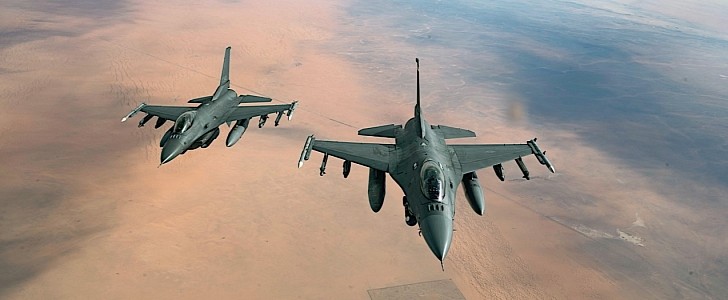 F-16 Fighting Falcons chasing KC-135 Stratotanker