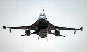 F-16C Fighting Falcon Lines Up for a Perfectly Detailed Underbelly Shot