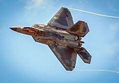F-22 Raptor Banks to Proudly Display Every Fiber of Its Body in Perfect Close-Up