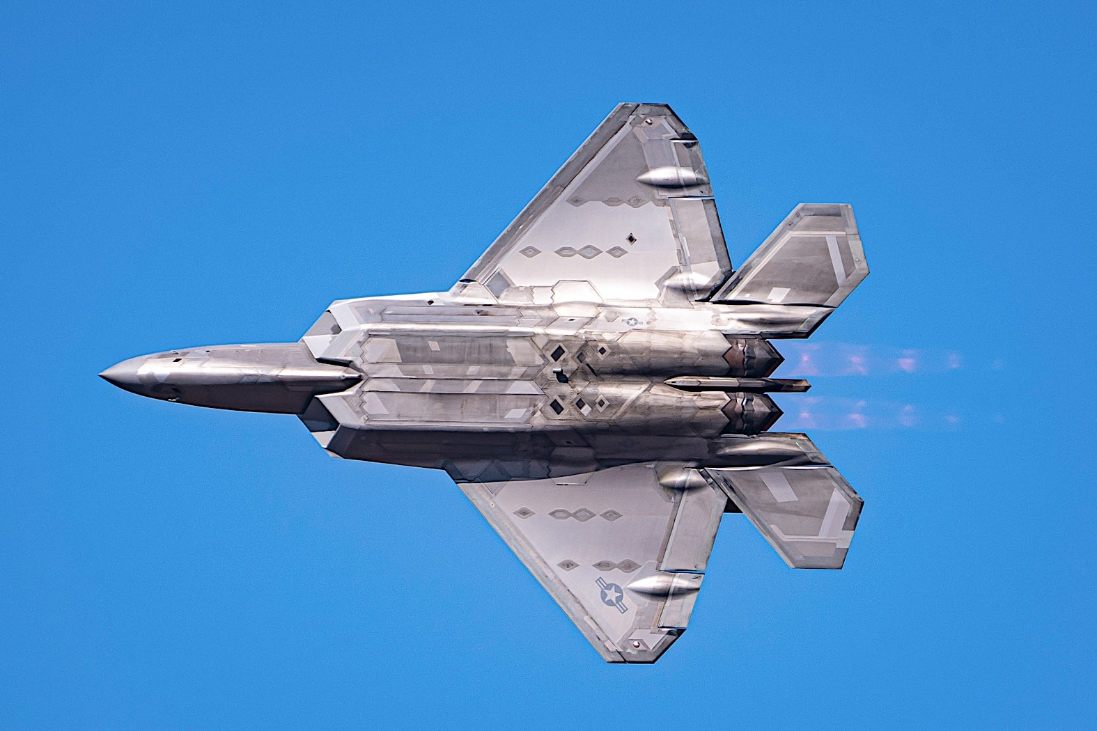 F-22 Raptor Exposes Most Vulnerable Side In Defiant Show Of Confidence -  Autoevolution