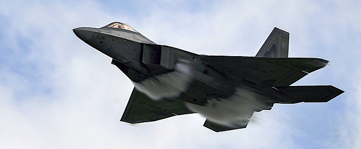 F-22 Raptor on high-speed pass
